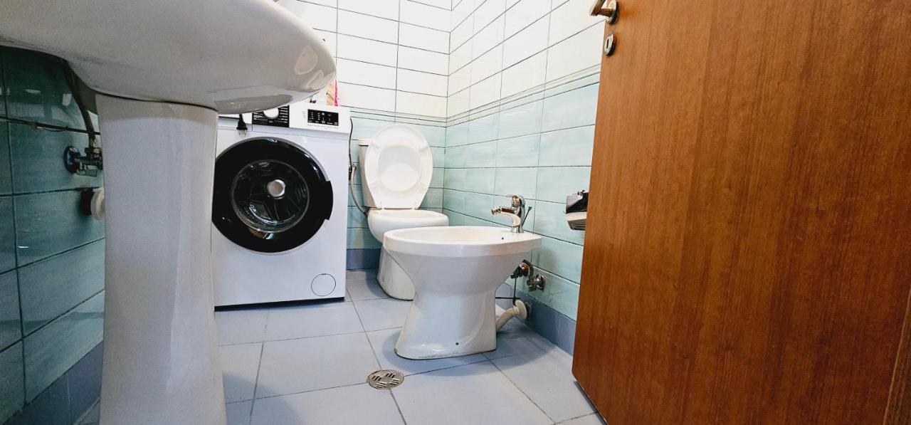 New Bazaar Side Bliss 2 Bed Room Apt With Free Garage Τίρανα Εξωτερικό φωτογραφία